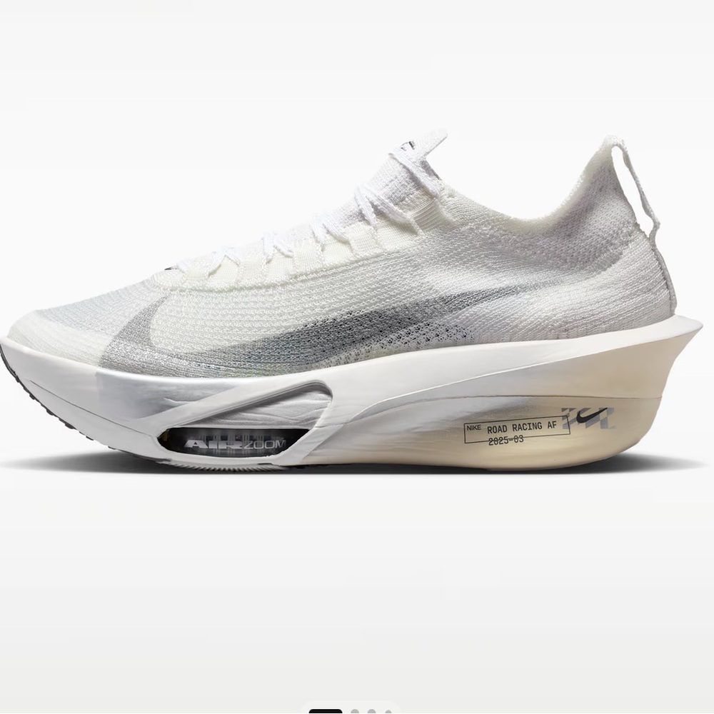 BRAND NEW / NEVER WORN - air zoom alpha fly 3.